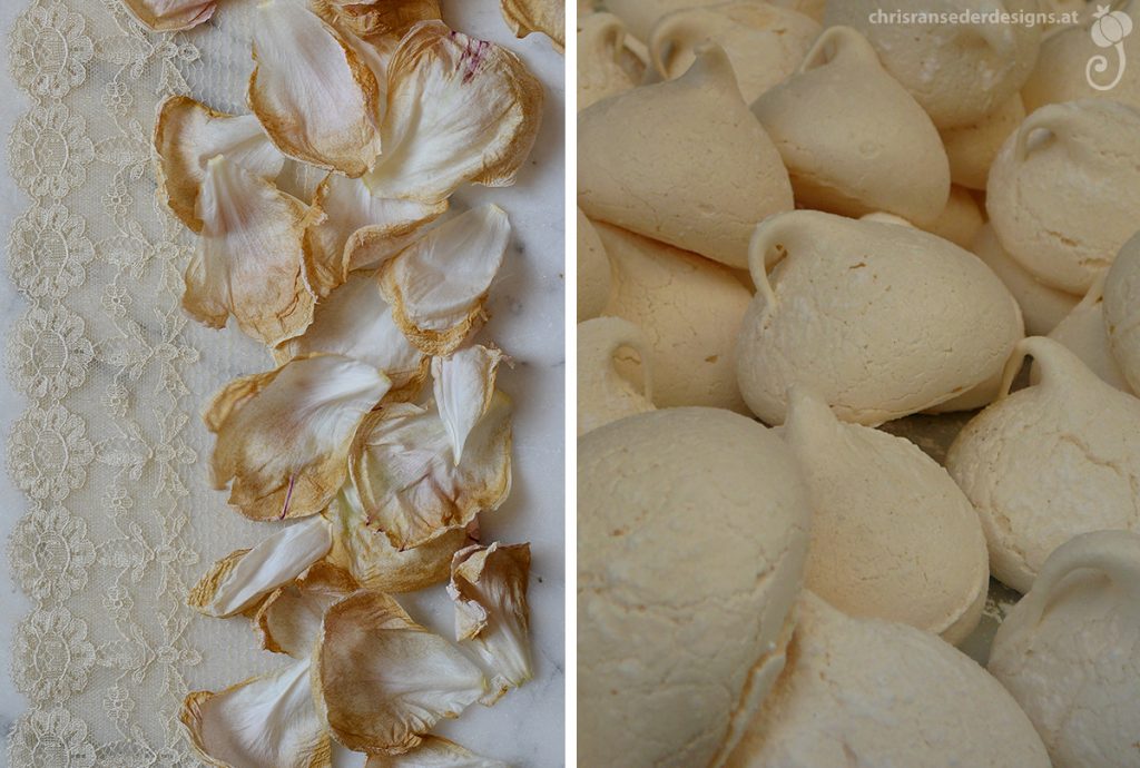 Old lace and peony-petals. Dome-shaped yellow meringues. | Alte Spitze und Blütenblätter von Päonien. Kleine gelbe Windbäckerei-Kuppeln.